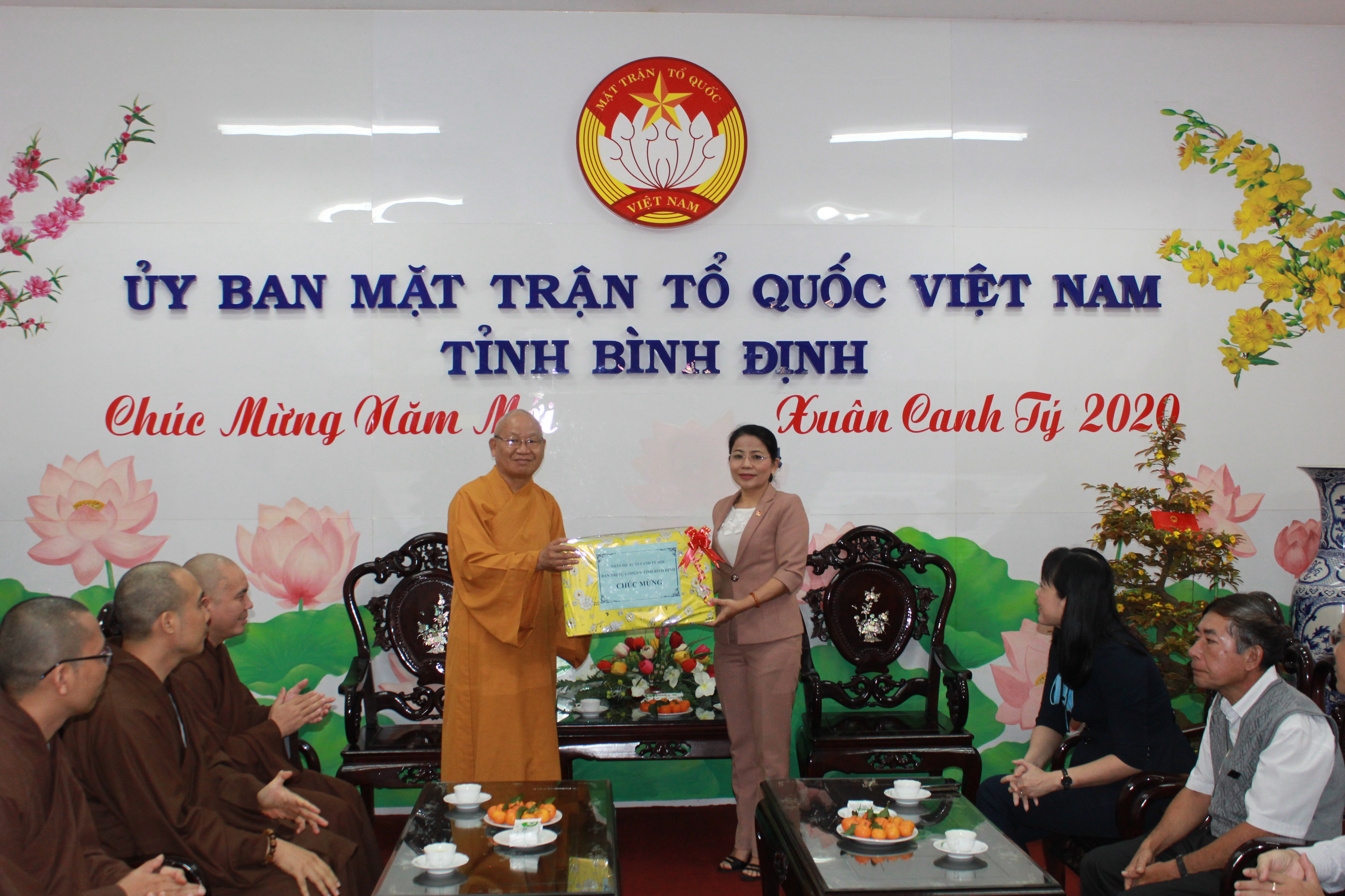 Ban Trị sự tỉnh thăm và chúc tết lãnh đạo chính quyền tỉnh Bình Định nhân dịp Xuân Canh Tý.